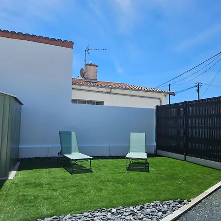 Petite Maisonette Tout Confort *